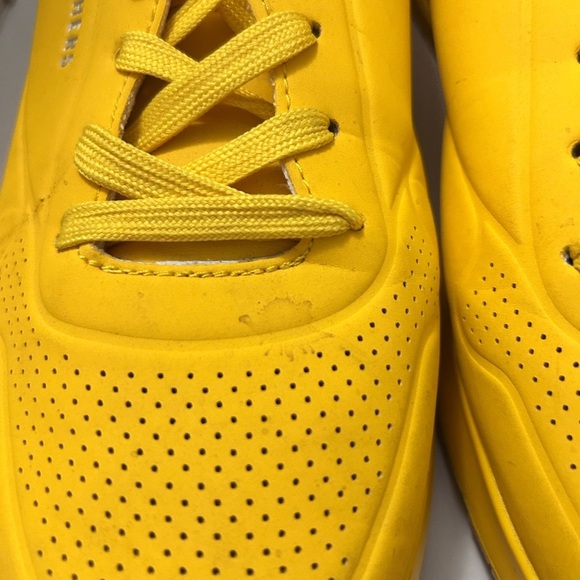 Skechers Men’s Yellow Sneakers

Size 9 1/2 - Picture 3 of 8